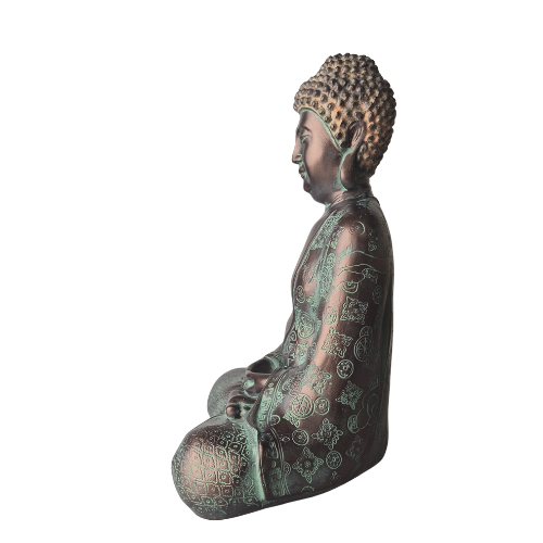 Buddha-Statue „Meditation“ in patinierter Bronzeoptik im Profil nach links mit grün akzentuierten Ornamenten auf dem Gewand.