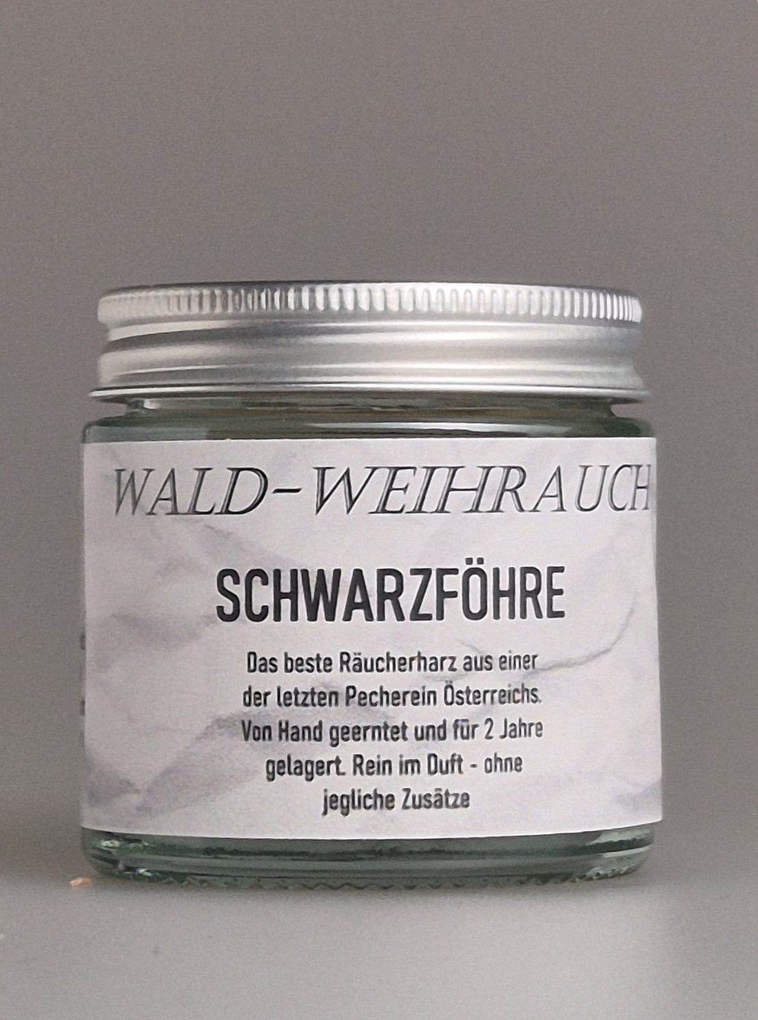 Waldweihrauch Schwarzföhre / Schwarzkiefer. Edles Baumharz aus Österreich. Rein im Duft - ohne Zusätze. Im Shop von MA-FUMO zu bestellen.