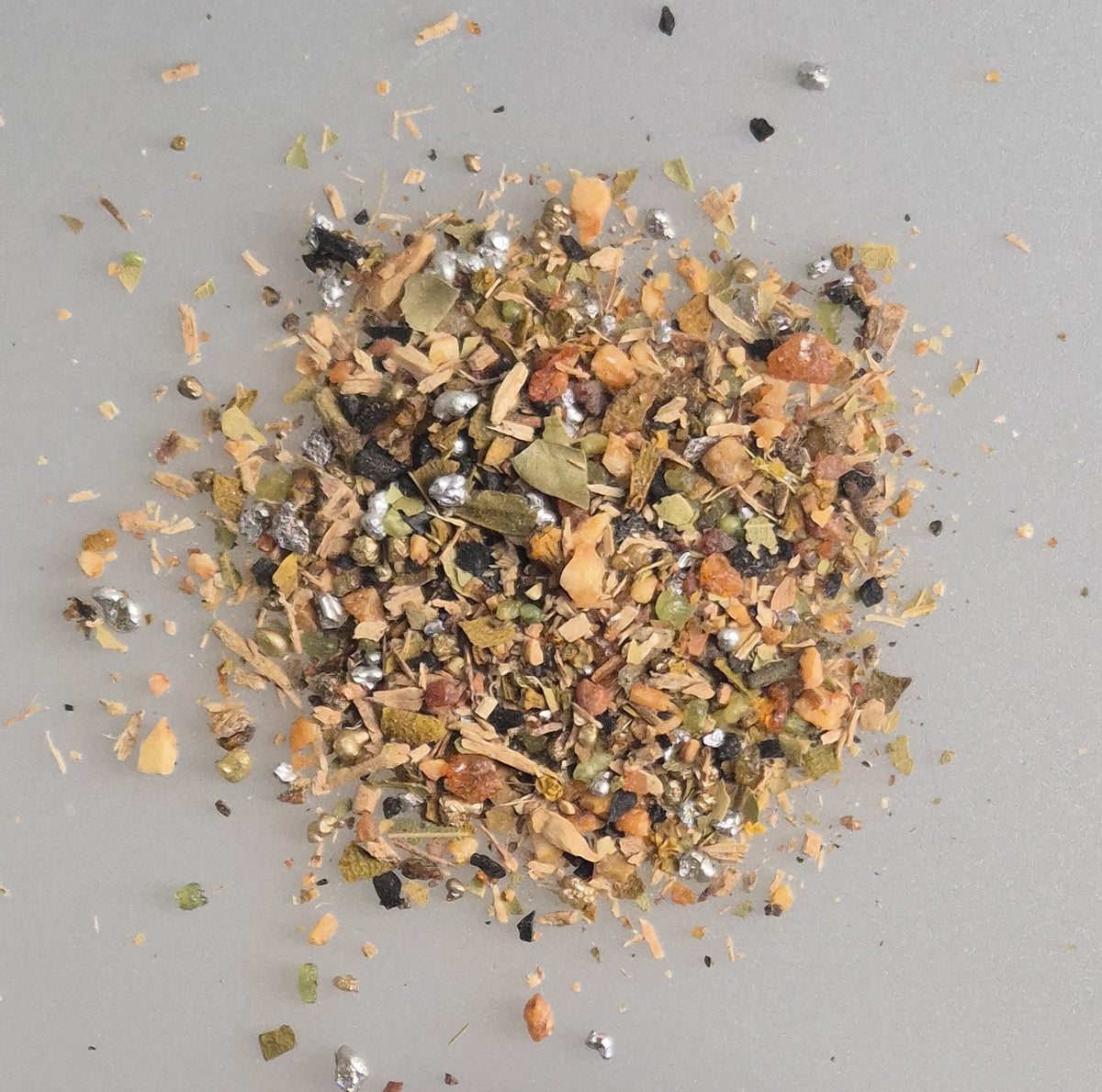 Räuchermischung aus Benzoe Sumatra, Farbweihrauch, Myrrhe, Styrax, Sandelholz, Mistelkraut, Zimt, Zedernholz, Lorbeer - MA-FUMO