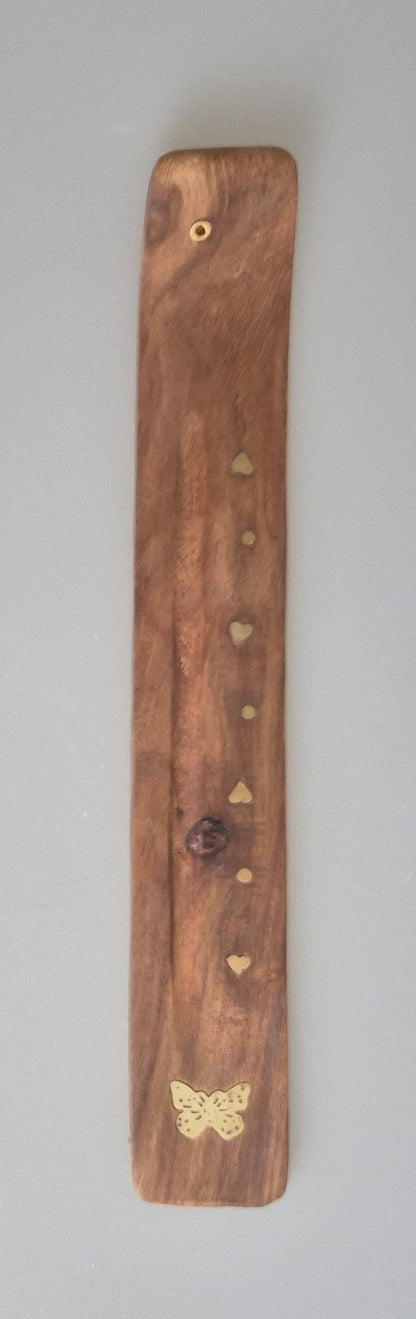 Räucherstäbchen aus Holz, verschiedene Designs für jeweils ein Stäbchen. Im Shop von Ma-Fumo zu bestellen