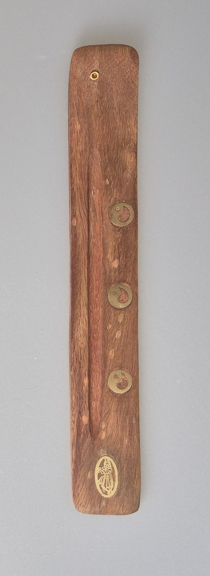 Räucherstäbchen aus Holz, verschiedene Designs für jeweils ein Stäbchen. Im Shop von Ma-Fumo zu bestellen