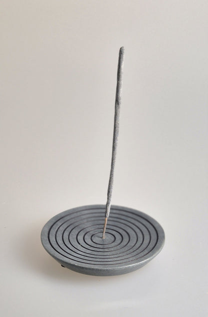 Speckstein Räucherstäbchenhalter Circle – Detailansicht konzentrische Rillen