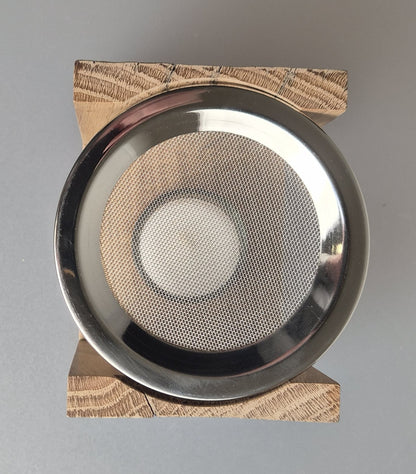 von Hand gefertigtes Räuchergefäß aus 100% Eichenholz mit Edelstahlsieb, d=10cm