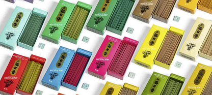 Japanische Räucherstäbchen, Großpackung mit 200 Sticks und Keramik Stäbchenhalter, Morning Star von Nippon Kodo im MA-FUMO Shop erhältlich
